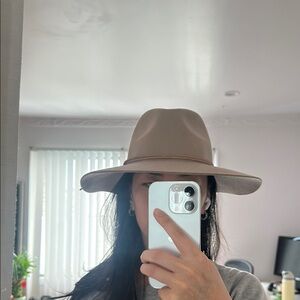 Phenix Classic Beige Women's Hat